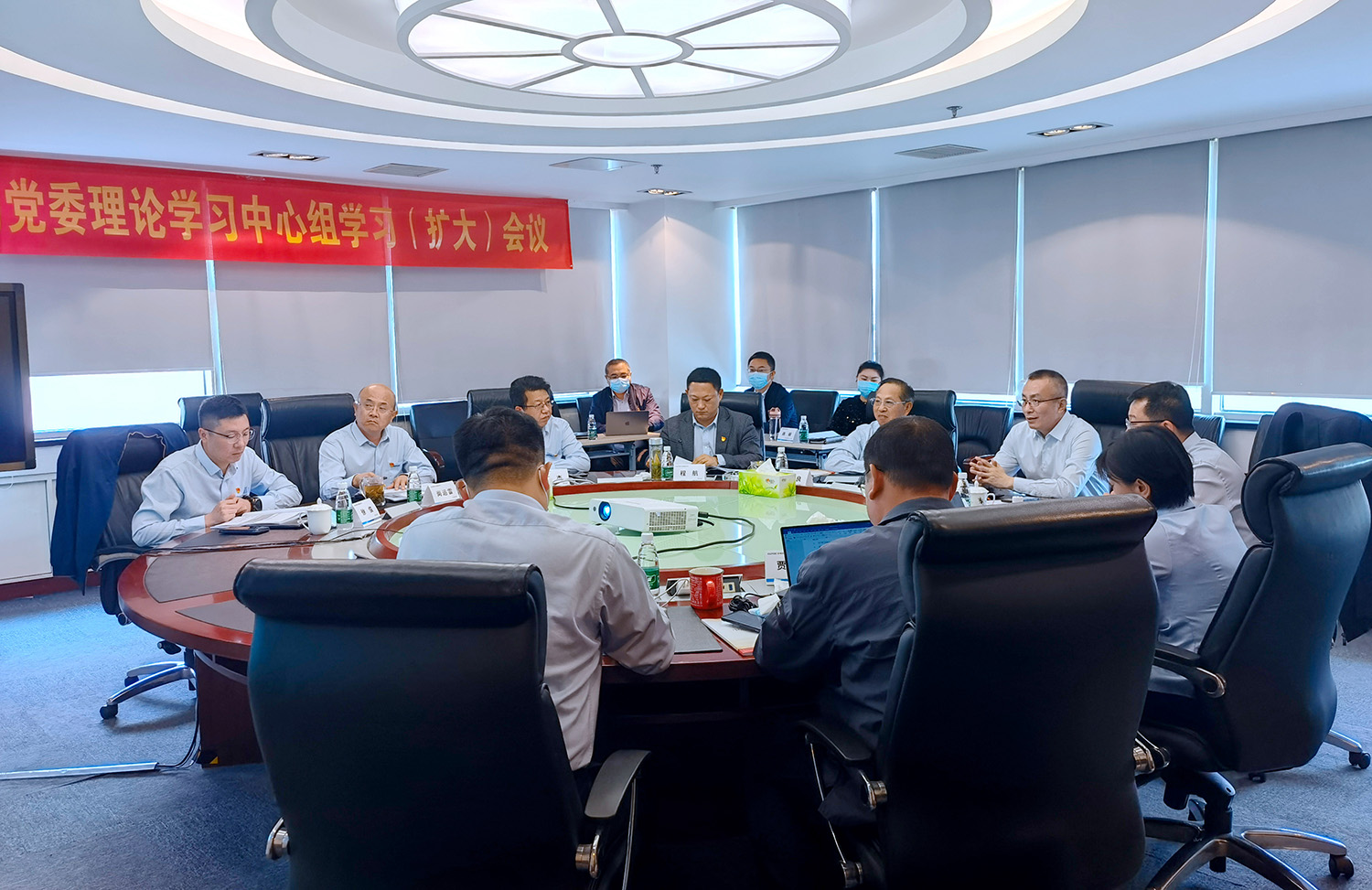 中电四公司召开党委理论学习中心组学习（扩大）会议