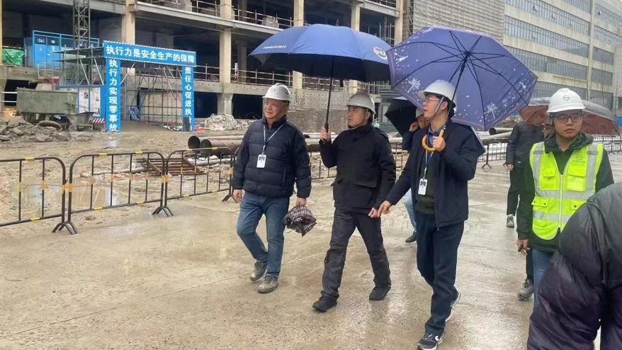 公司副总经理尚飞带队对积塔自贸区厂区进行安全生产检查