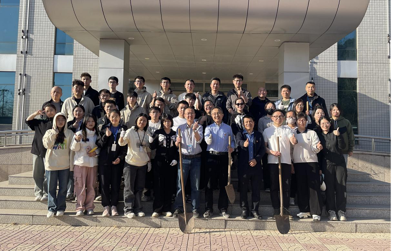 我为群众办实事|党建带团建——中电智能卡公司开展植树活动