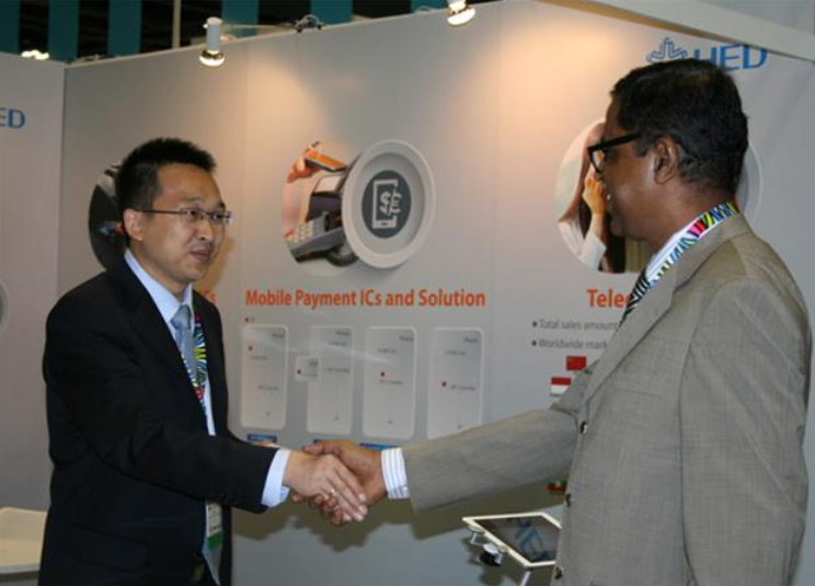 華大 “芯”亮相新加坡卡展