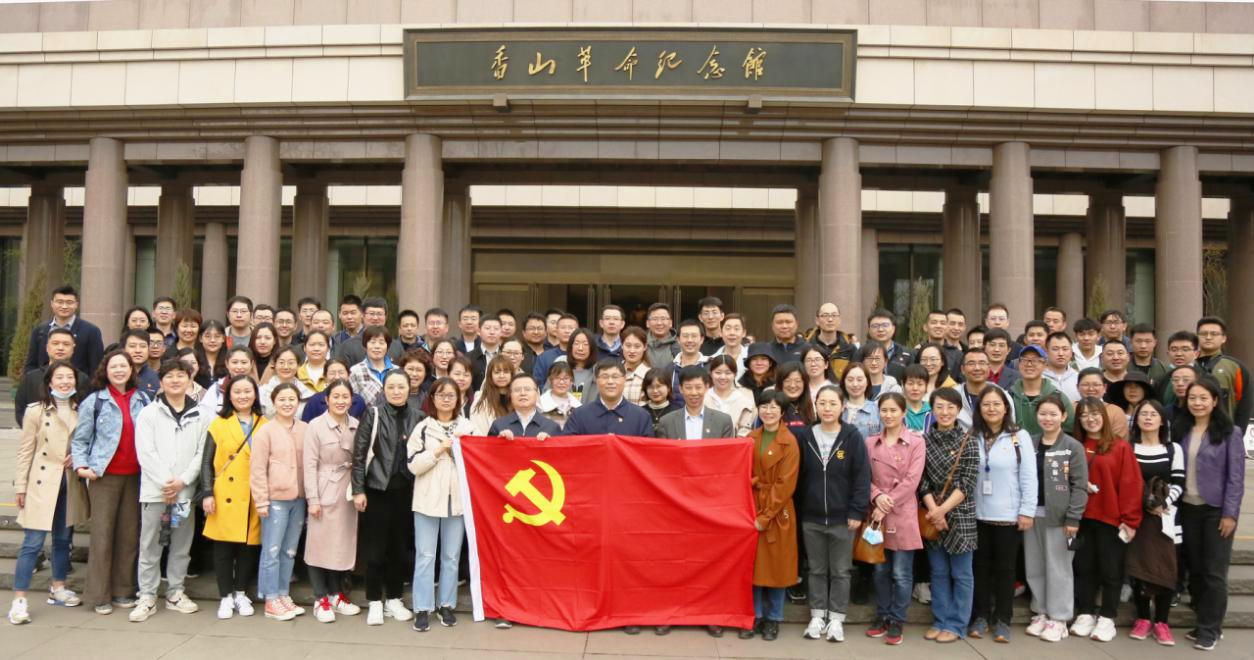 六所党委组织“参观红色基地、赓续红色基因”主题党日活动