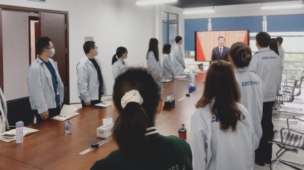 
组织团员青年观看
庆祝建团100周年大会