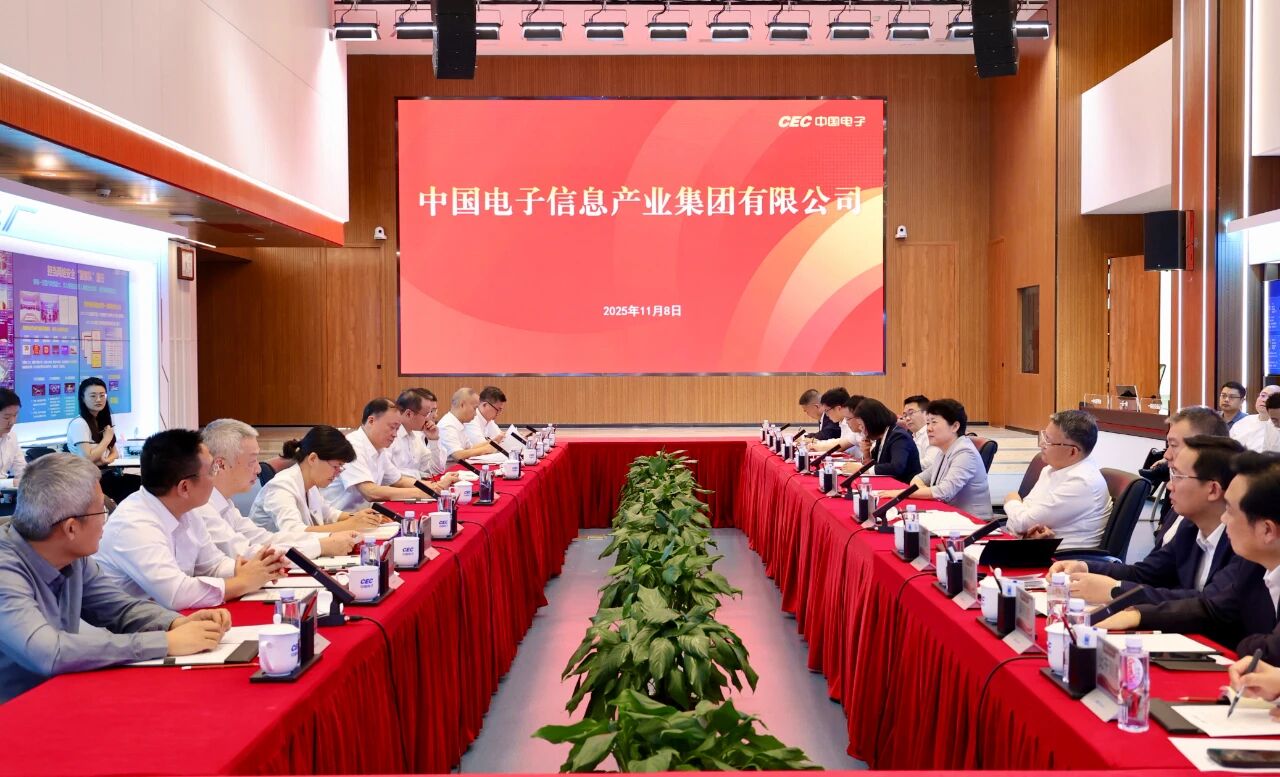 李立功与湖南省委常委、长沙市委书记吴桂英一行会谈