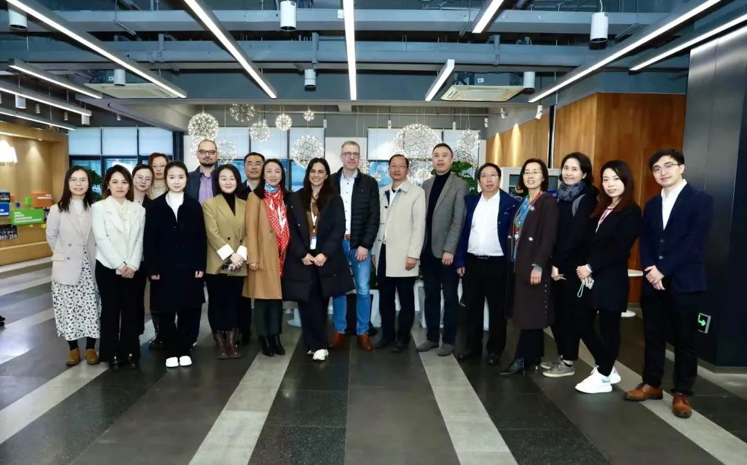 SAP全球执行副总裁Stefan Steinle一行莅临上海浦东软件园参观交流