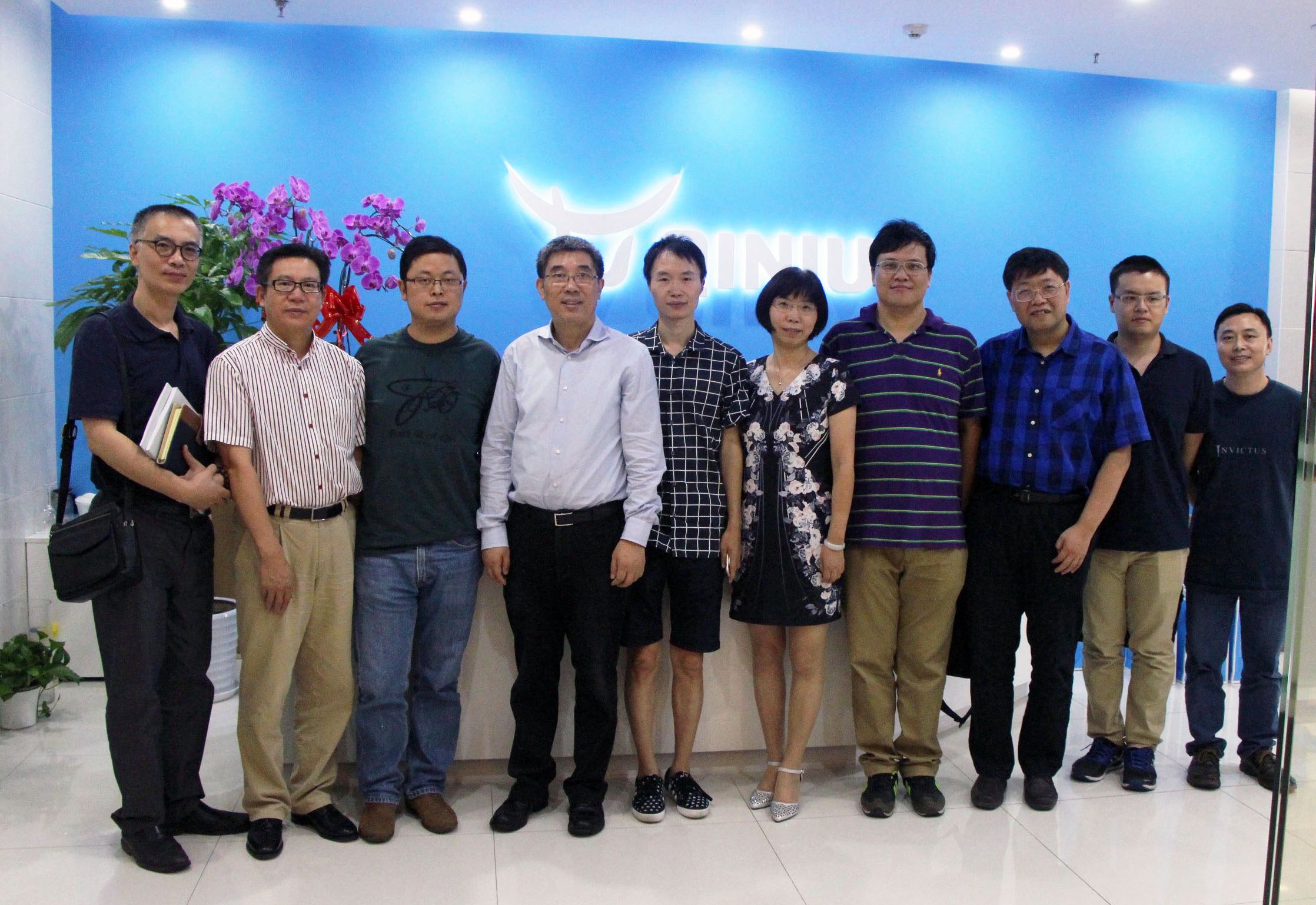 市经信委傅新华副主任一行调研园区