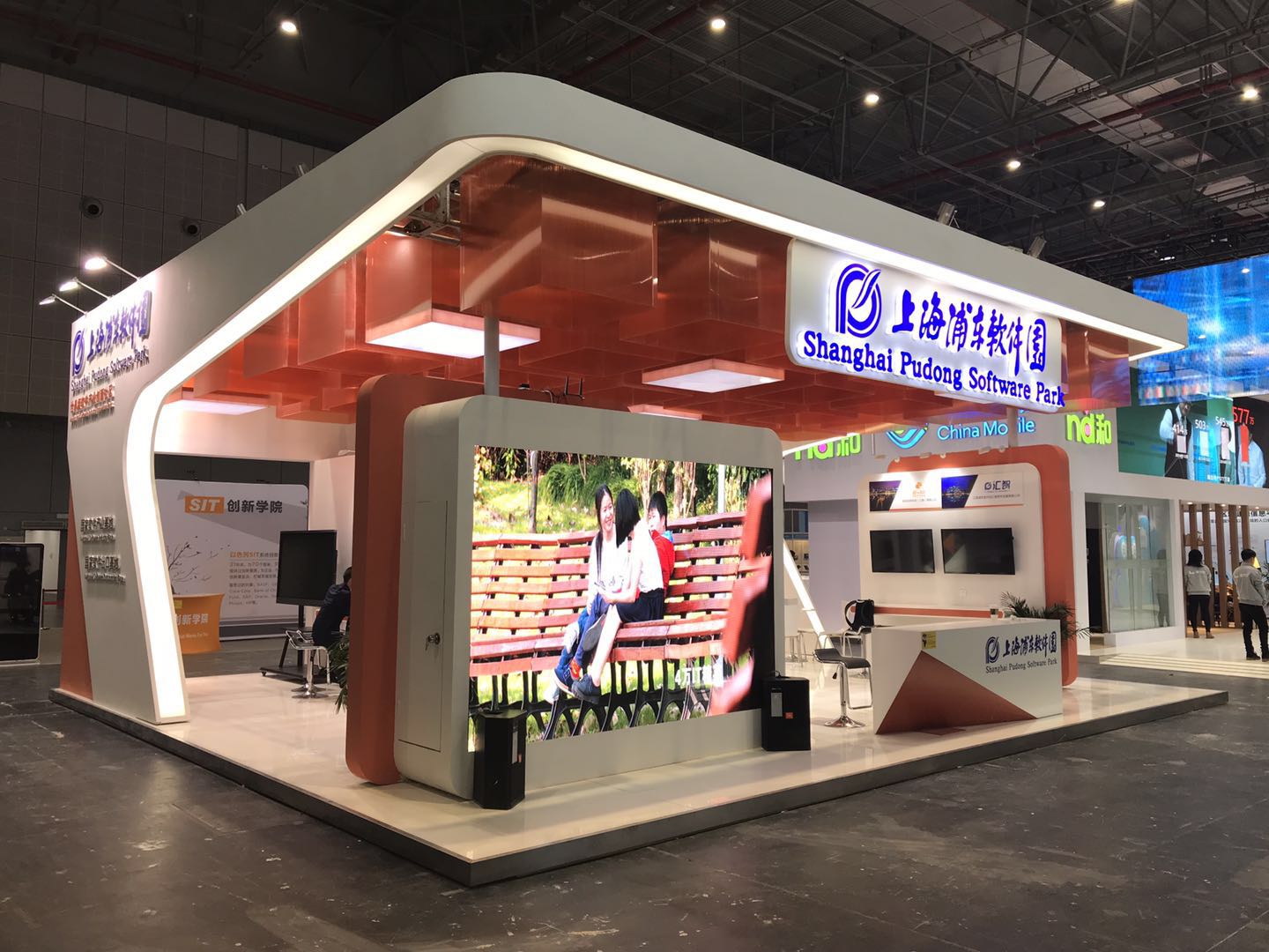 聚焦智造新科技，看第十九届工博会上的浦软元素