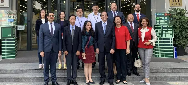 多米尼加共和国总统府部部长蒙塔尔沃一行来访上海浦东软件园