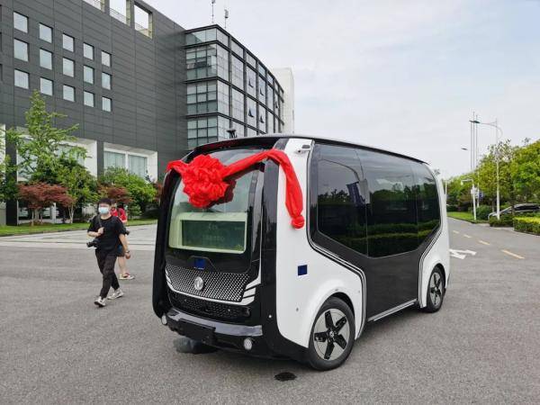 国内首款L4级无人车 东风Sharing-VAN在汉量产下线