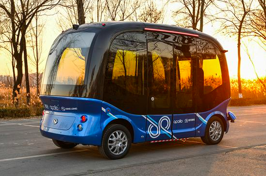 百度L4级巴士“阿波龙”落地武汉，首个无人驾驶商业项目进入运行阶段