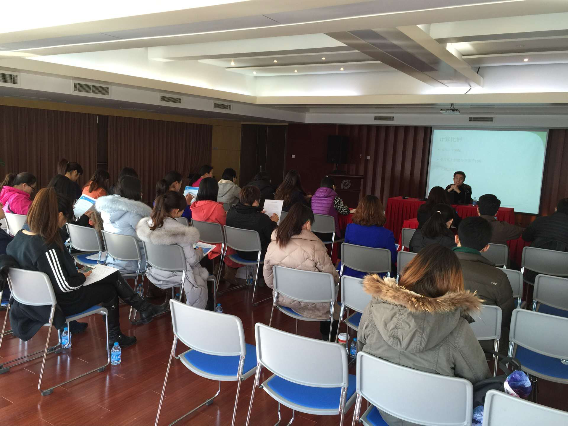 “上海市科技创新券”政策宣讲会在园区举行