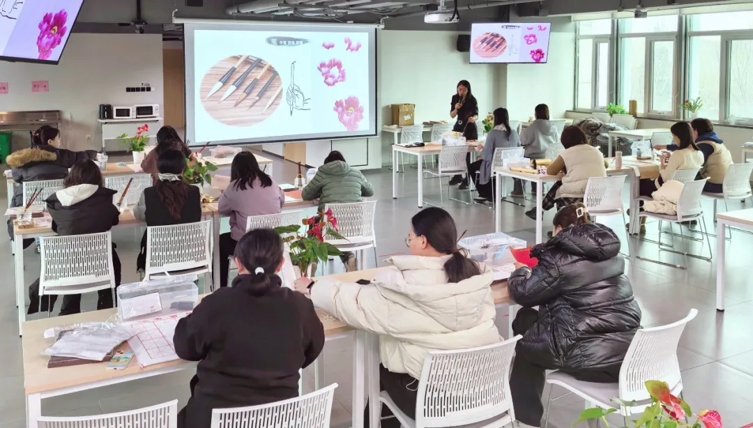 数据产业集团北京区域工会和中电数创工会联合举办“墨韵芳华・手绘流年”主题手作活动