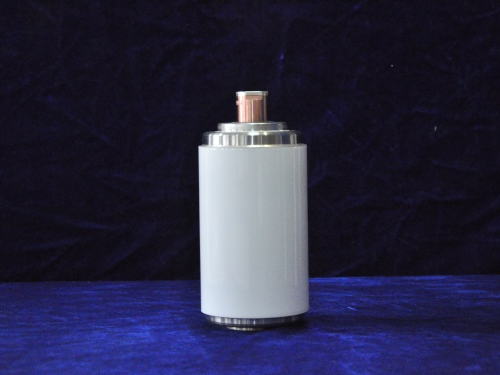 Vacuum arc extinguishing chamber for circuit breakers