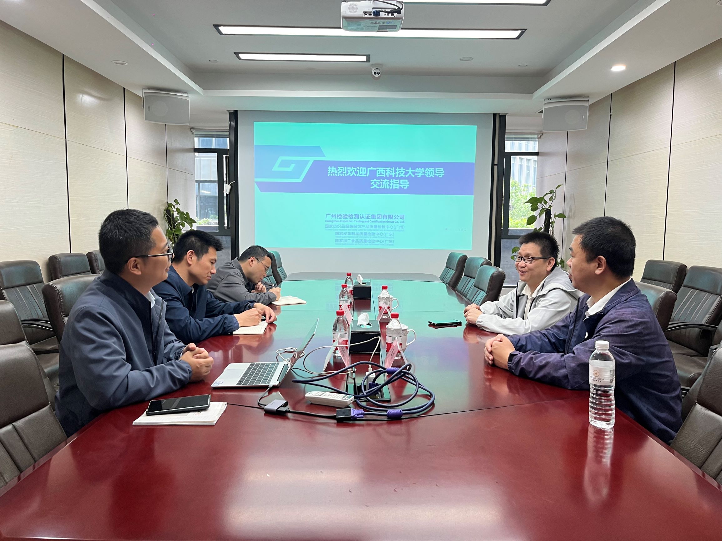 广西科技大学到广检上海公司参观调研