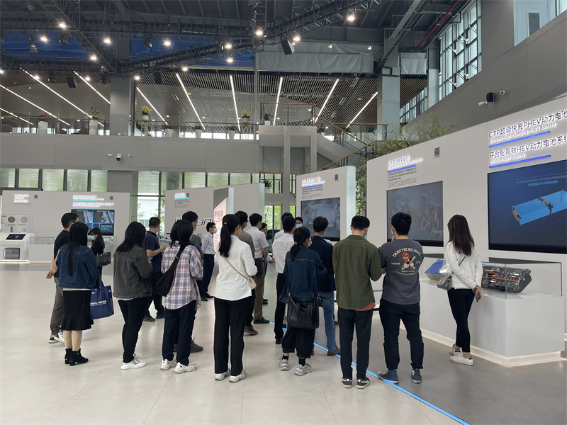 主题教育 | 走进广汽科技馆 感受科技魅力——广检工程检测中心第二党支部开展主题党日活动