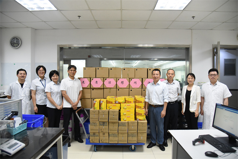 夏日送清凉，关怀沁人心——广纺分会开展送清凉慰问活动