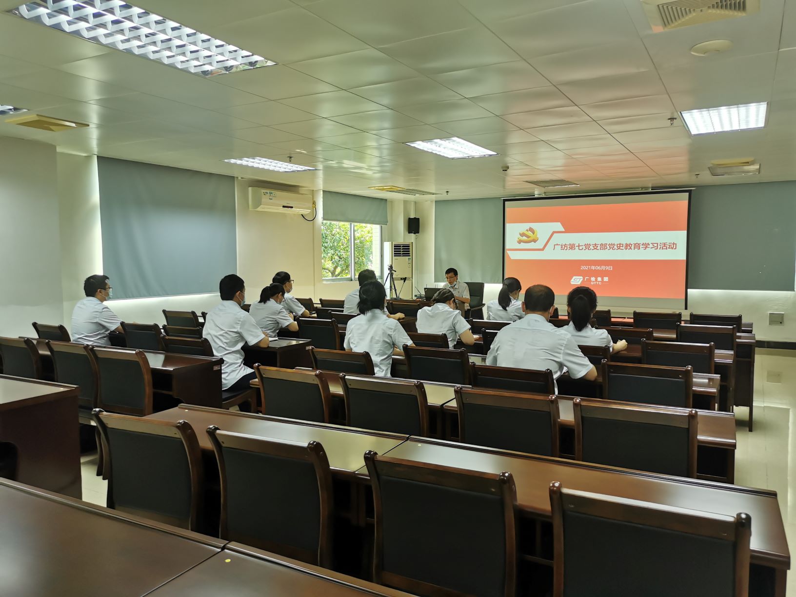 学好“四史” 勇担使命 ——广检集团广纺第七党支部开展《毛泽东 邓小平 江泽民 胡锦涛关于中国共产党历史论述摘编》专题学习活动