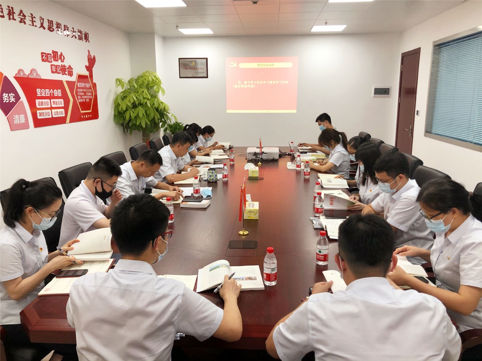 广科党支部迅速掀起《新征程面对面》学习热潮