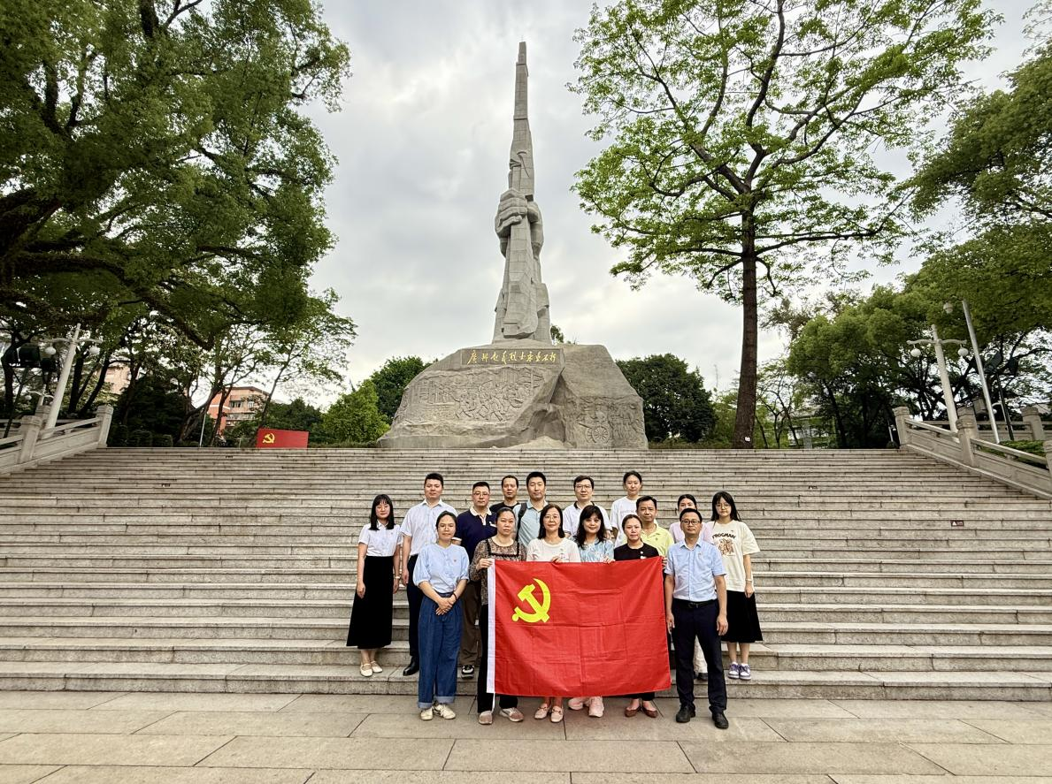 缅怀先烈，传承精神——广检工程检测中心第一党支部开展清明祭扫主题党日活动