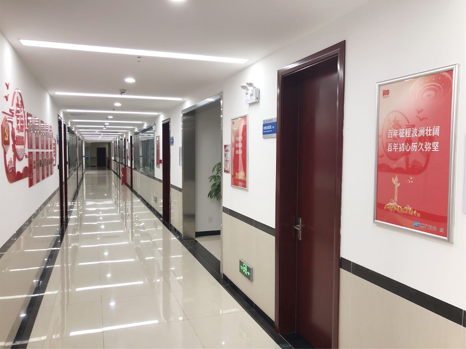 广科党支部积极营造庆祝建党100周年浓厚氛围