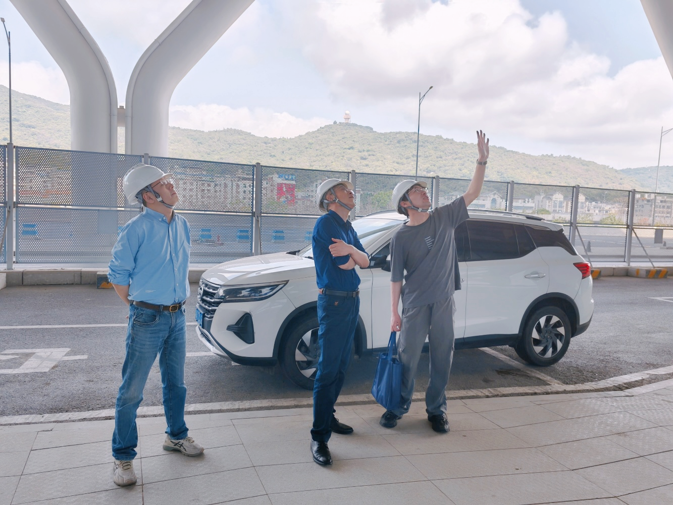 广建公司一行到珠海机场T2航站楼健康监测项目开展安全技术检查