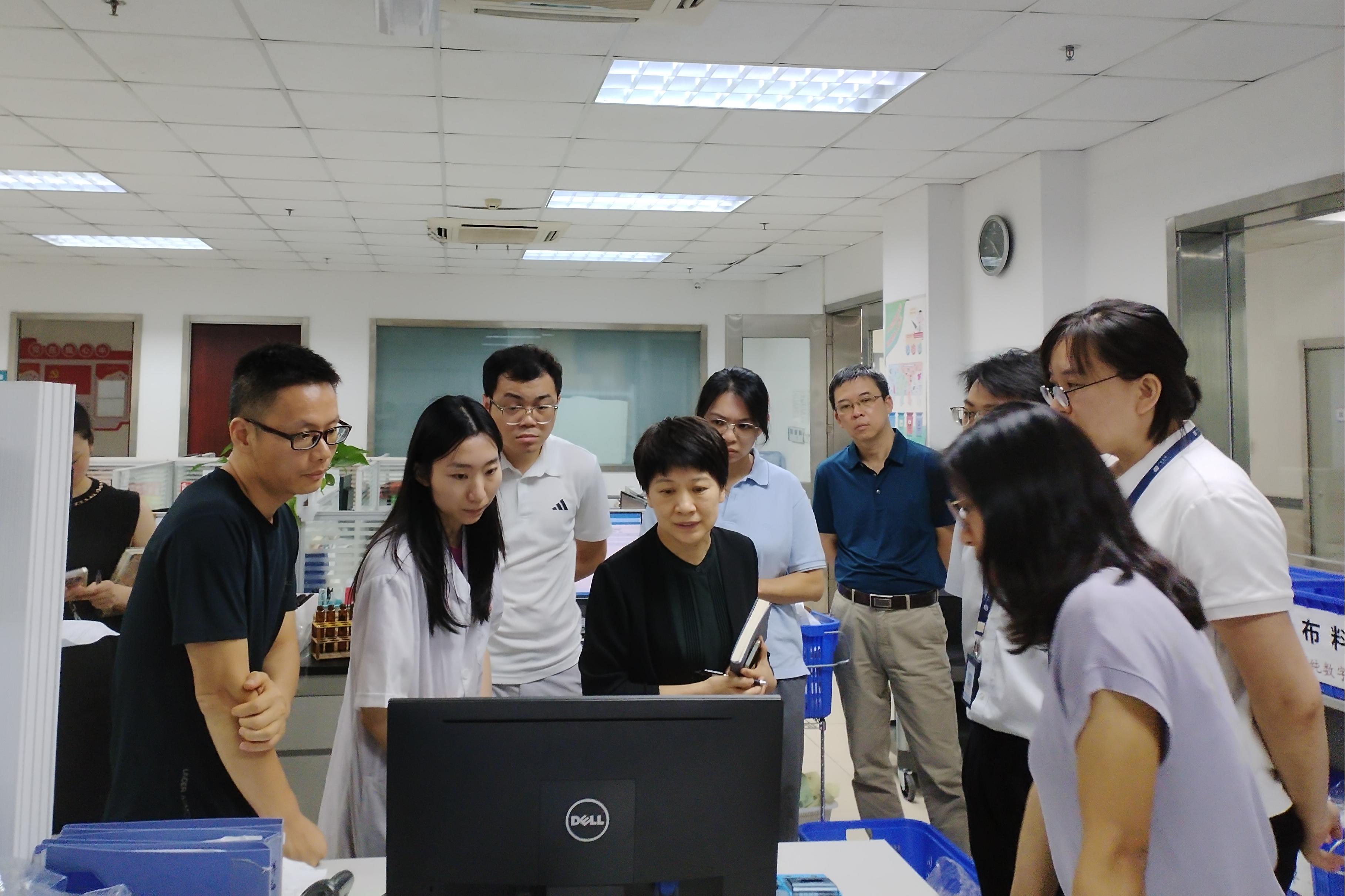 集团领导带队进行实验室安全和试剂耗材专项监督检查