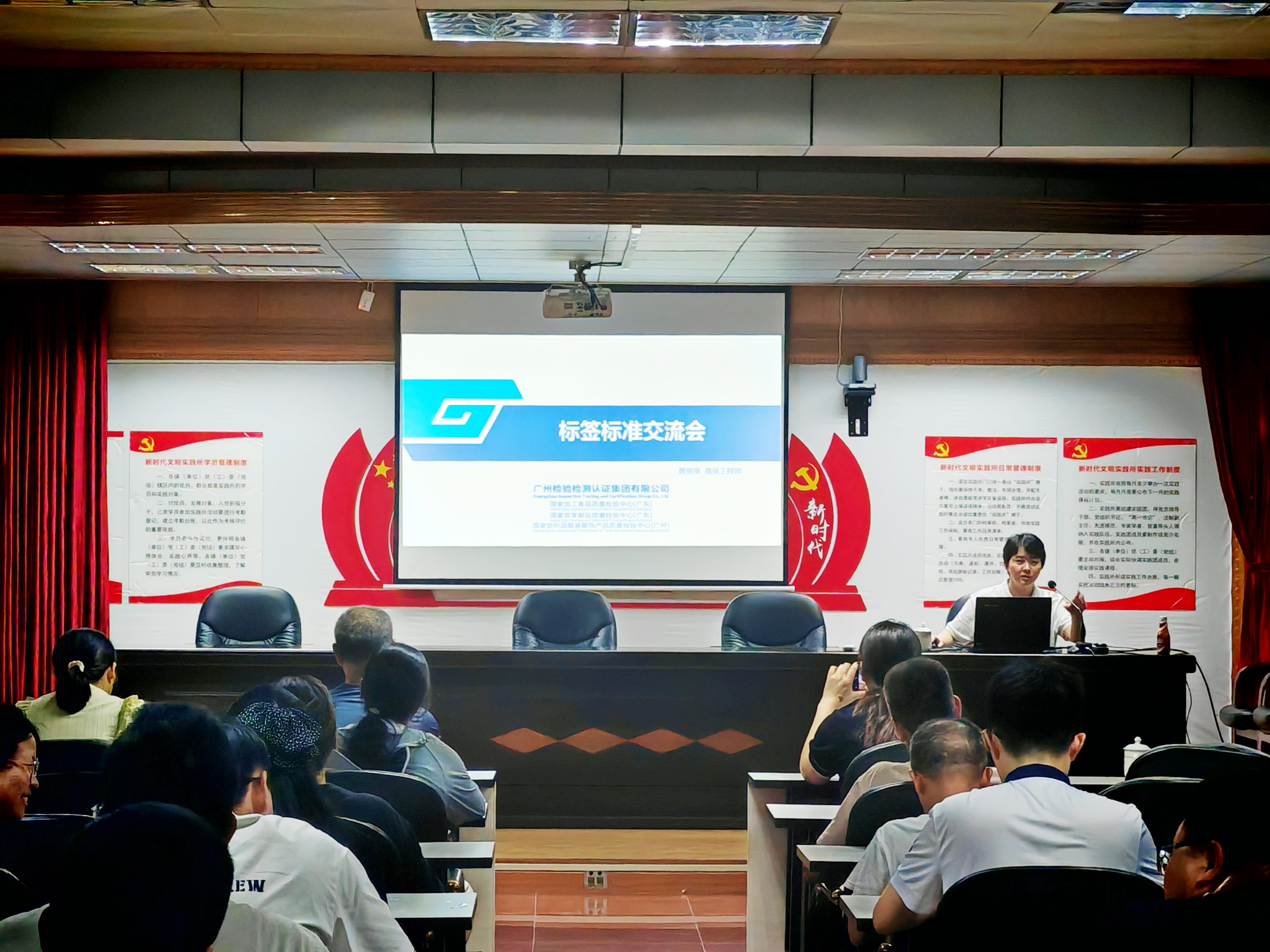 “把脉问诊”解企业标签难题 “你点我检”促食品安全共治