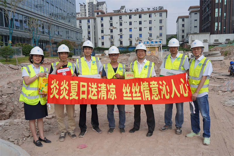 集团领导何志强调研工程检测重点项目并开展“夏日送清凉”慰问活动