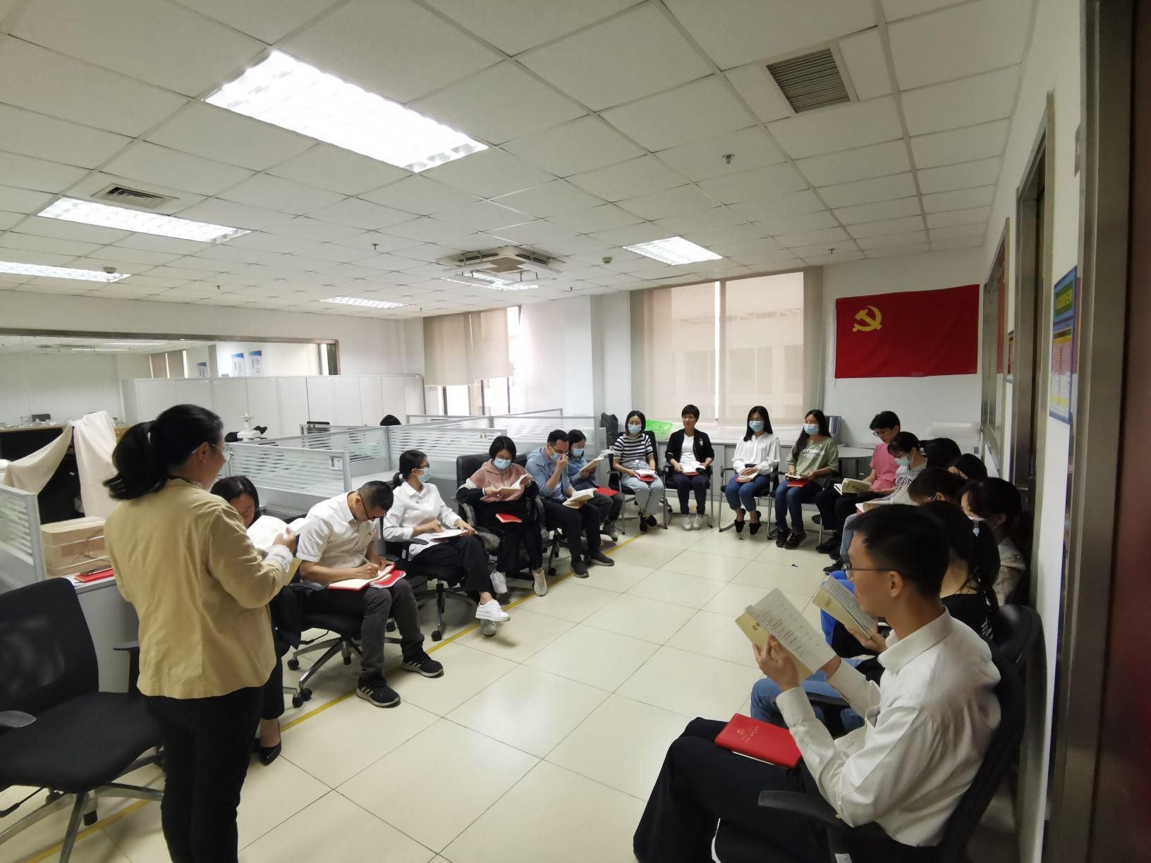 诵党史 知党情 跟党走——广检集团广纺第六党支部开展诵读《论中国共产党历史》主题活动