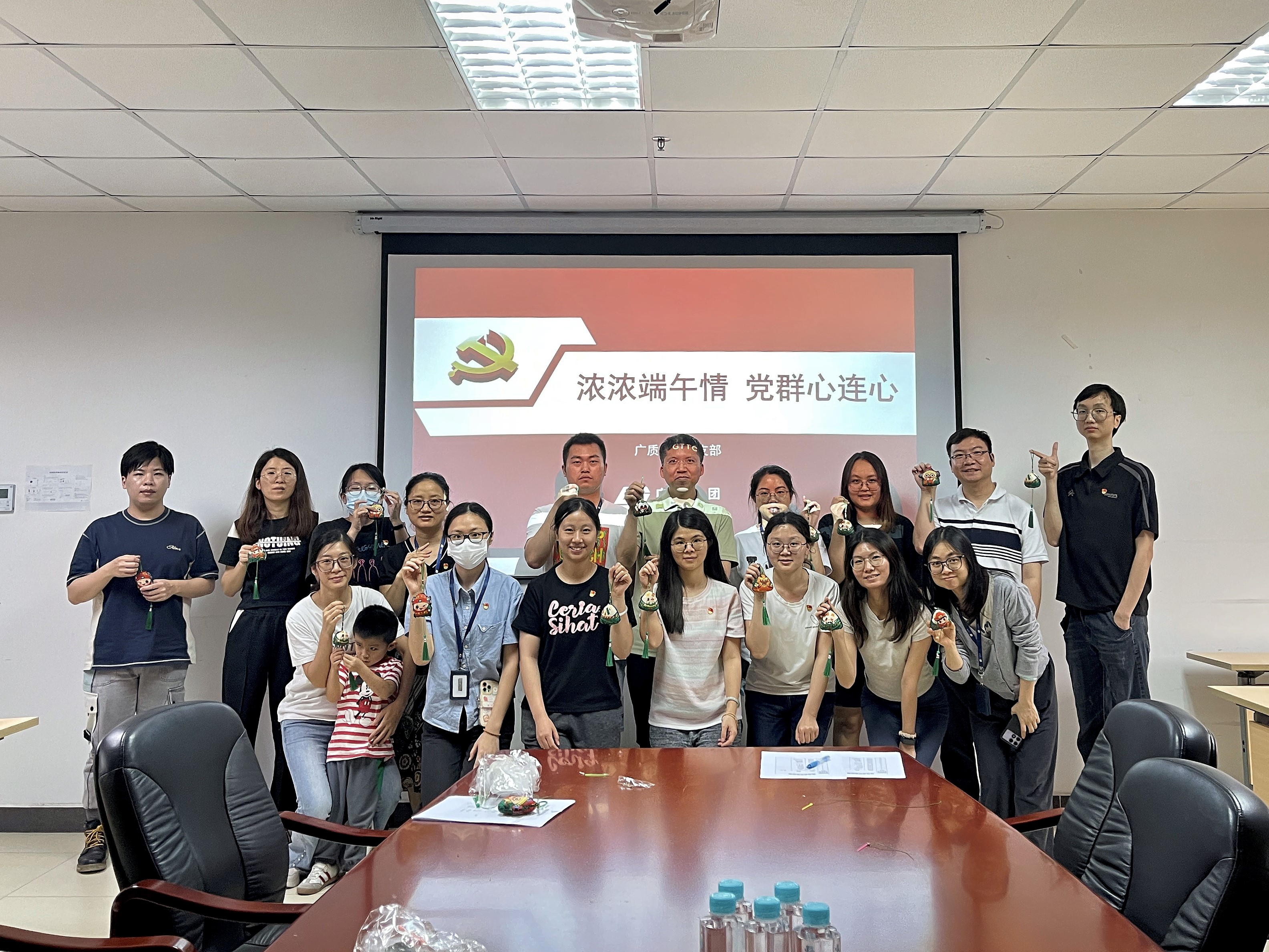 香囊纳廉扬正气 巧手绣红织初心——广检集团广质第三党支部主题党日活动