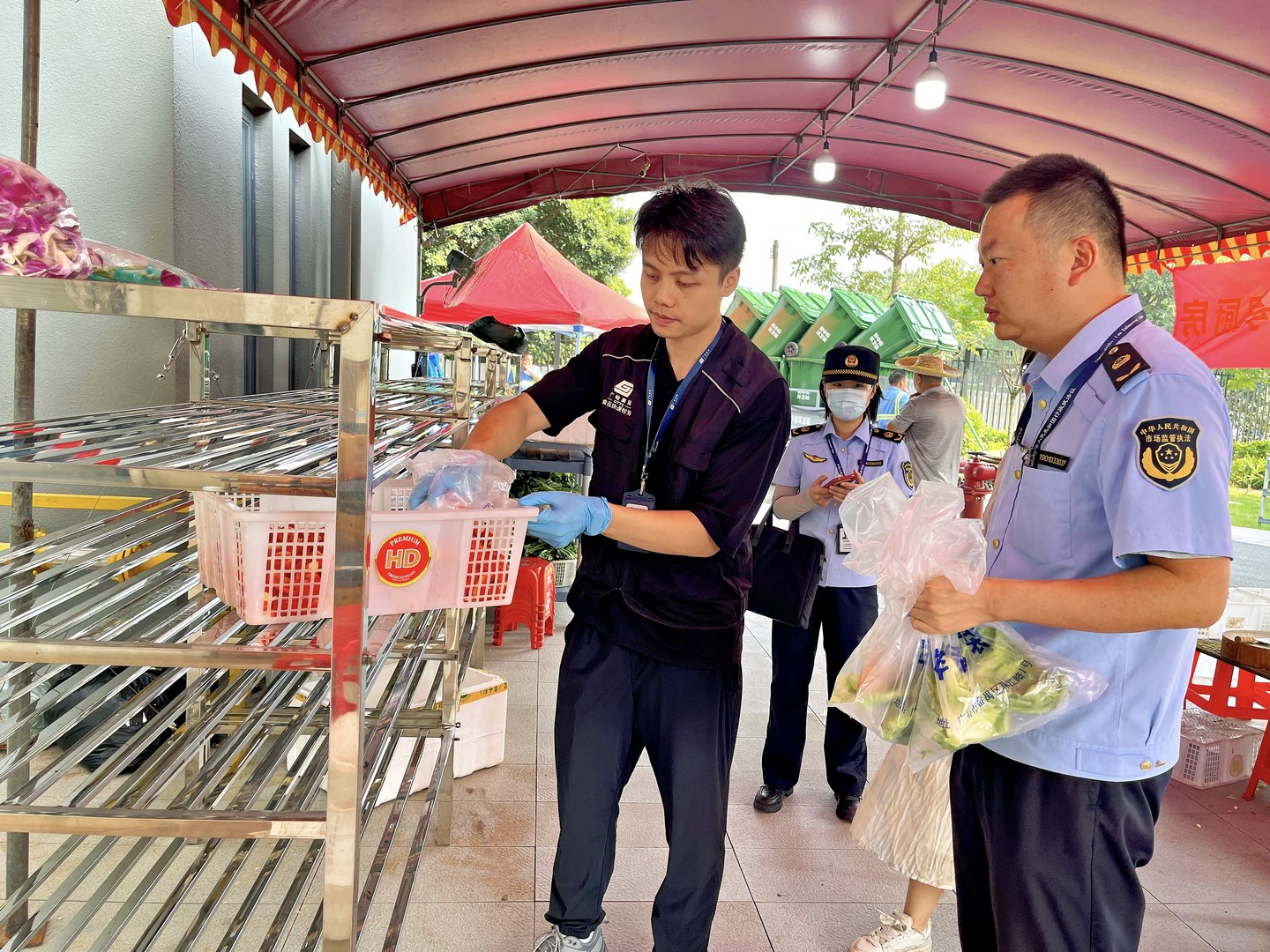 摆桌庆贺河沙乔迁，快检保障食品安全