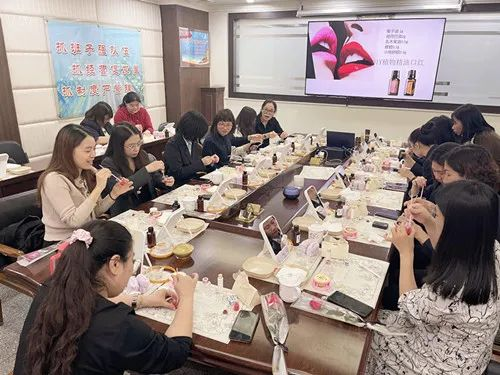 “与美丽为伴 携幸福同行”——建管公司工会庆祝“三八”国际劳动妇女节活动