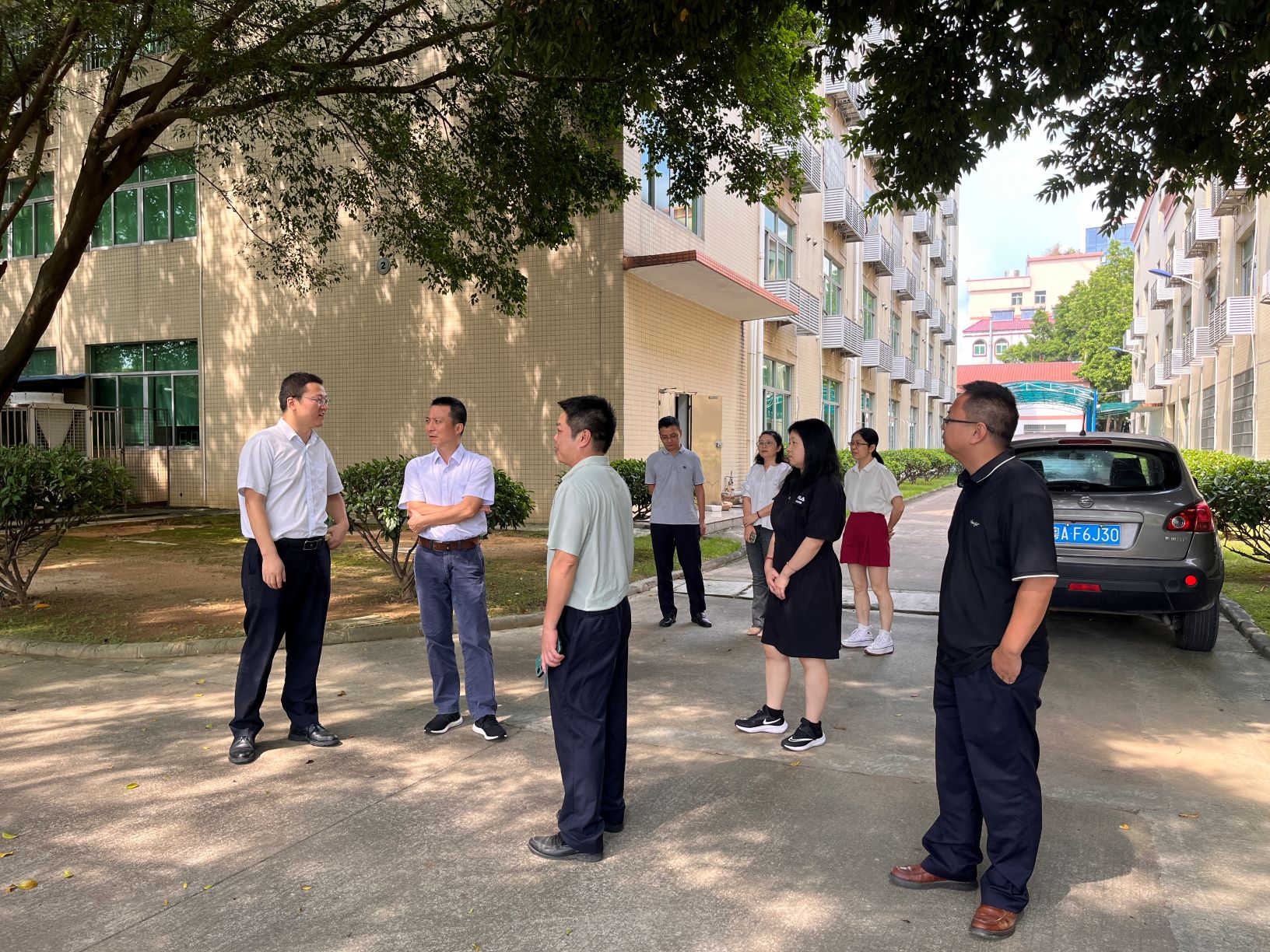 苏广豪一行赴国家皮革质检中心开展结对互促纵向帮扶狮岭镇调研工作