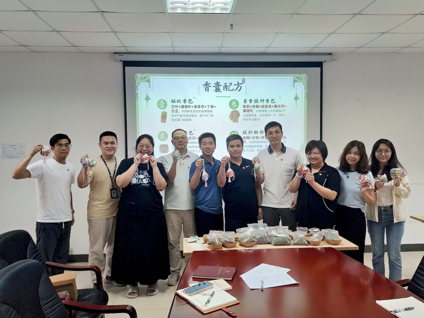 广质第二党支部开展“巧手制香囊 清风寄廉心”端午节主题党日活动