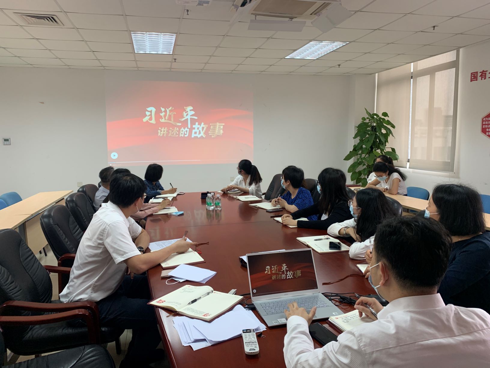 学雷锋，学党史，践初心--广质第一党支部开展主题党日活动