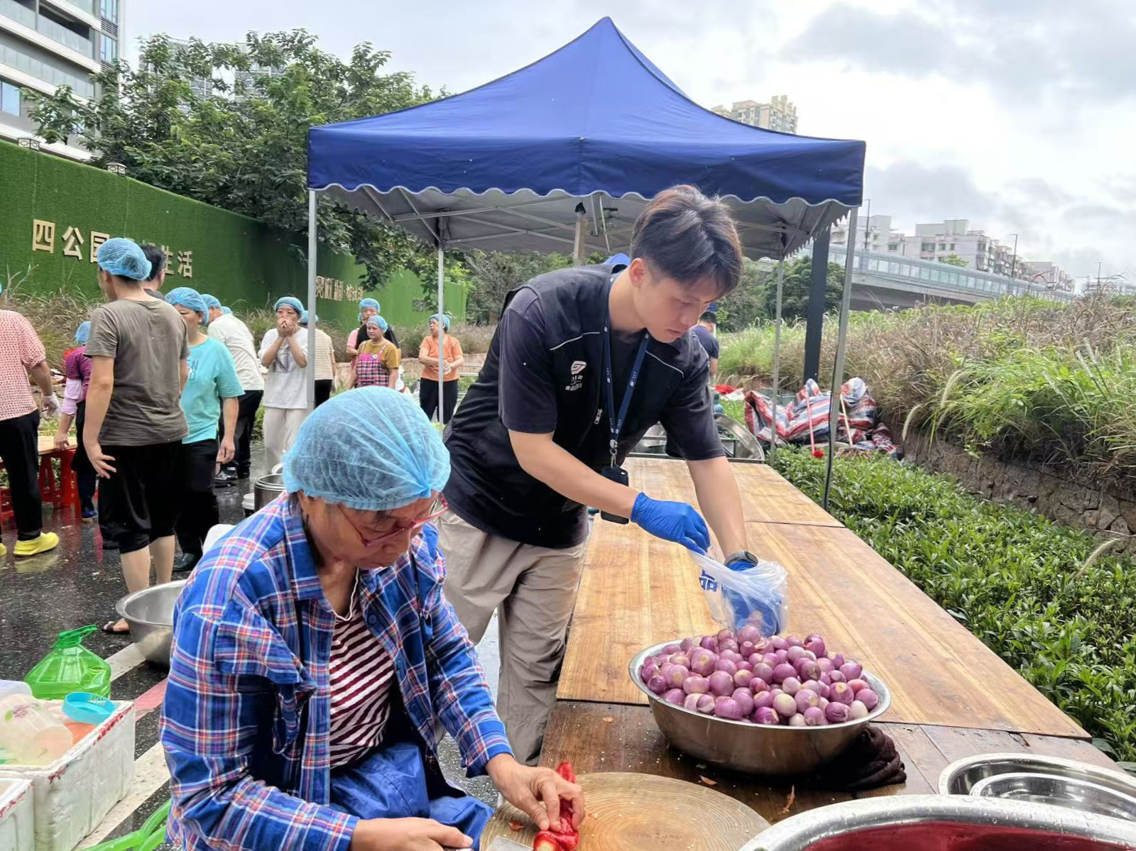 龙舟宴开席，安全不“放假”——广检集团快检团队风雨坚守