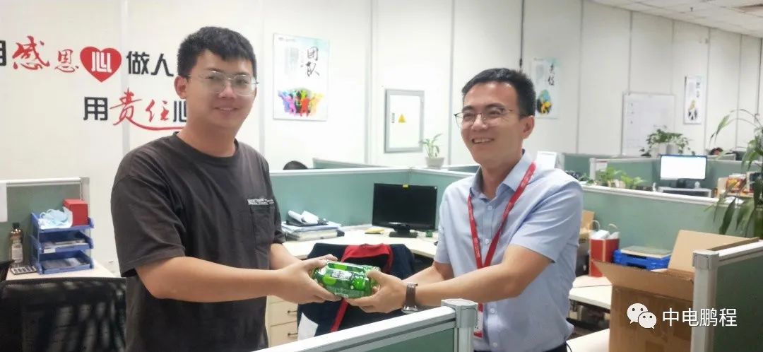 送清凉 鼓干劲 中电鹏程开展“夏送清凉”慰问活动