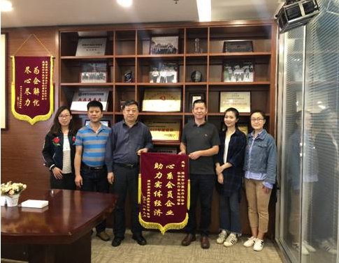 一面锦旗，一份感恩，一份肯定，一份动力