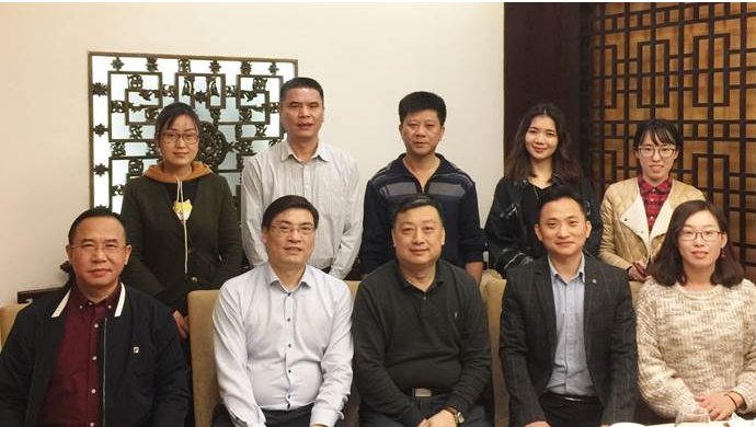 回顾与总结 秘书处评出先进工作者
