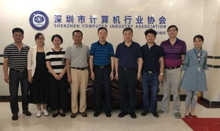 我会聘请黄新山第一书记为总法律顾问